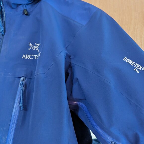 Arc'teryx Women's Alpha AR Jacket, Small, Blueish Purple - Picture 2 of 16